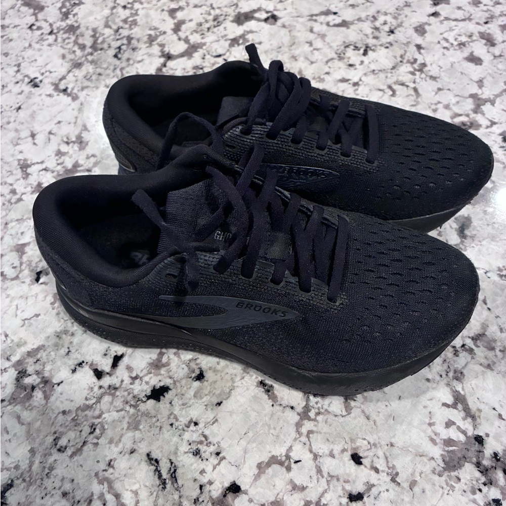Brooks women’s Dark Athletic Shoes